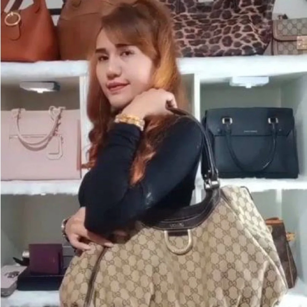 Gucci GG Canvas D Ring Shoulder Bag - Picture 3 of 16